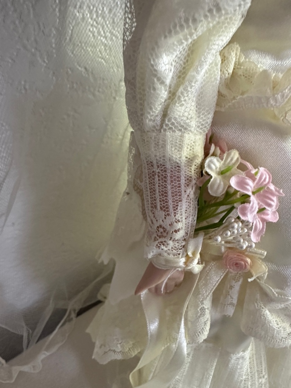 Porcelain Bride Doll in Cream Lace Wedding Gown - Picture 4 of 6